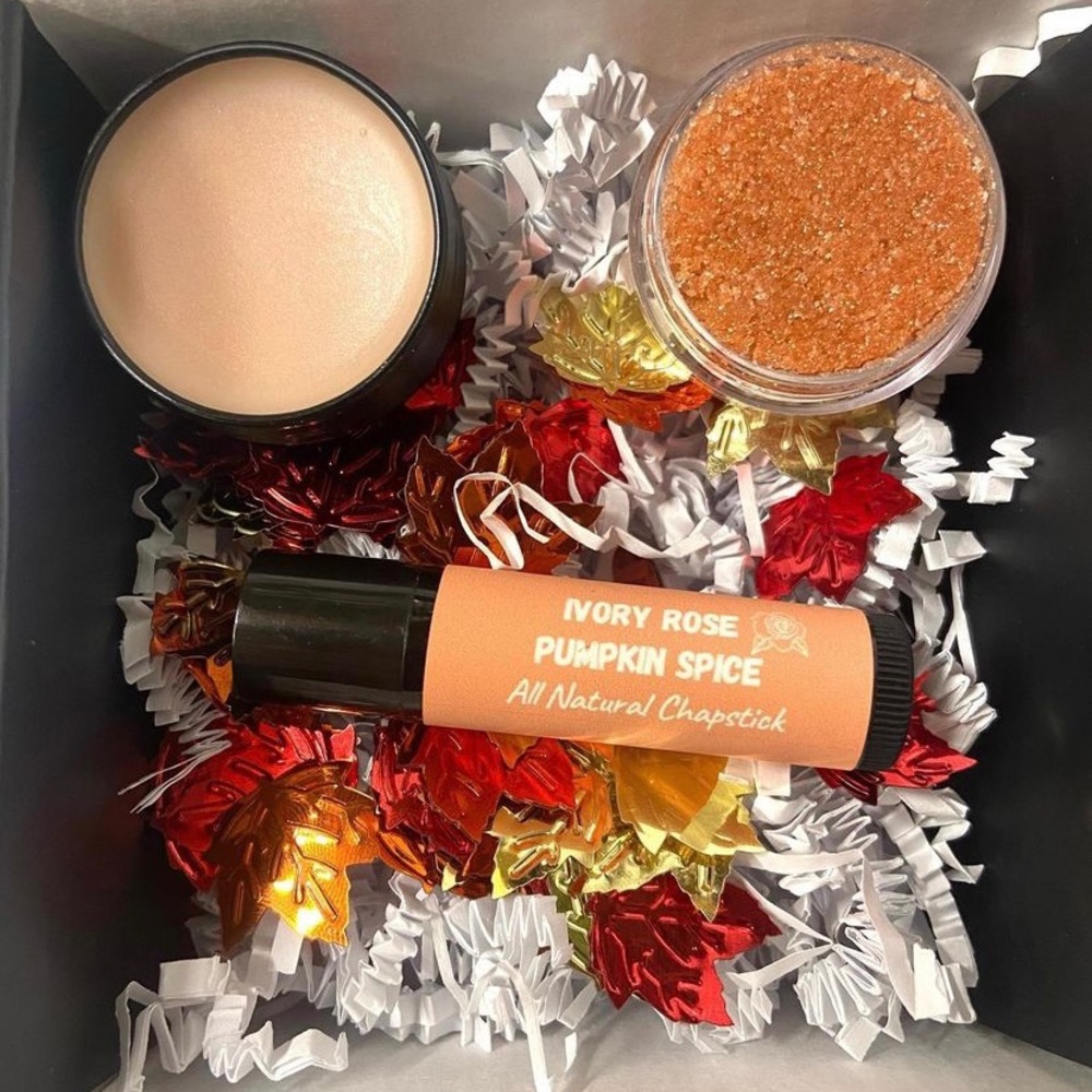 Lip kit (includes lip scrub, and lip balm)